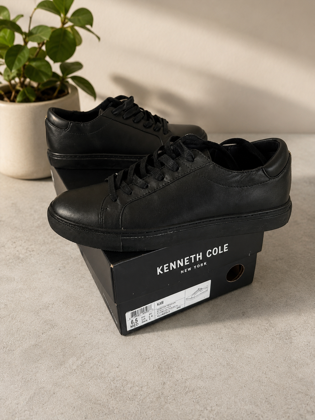 NEW Kenneth Cole Black leather sneakers